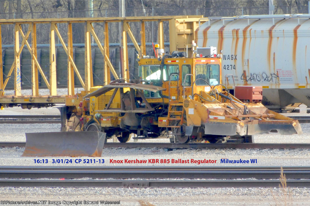 Knox Kershaw 885 ballast regulator asleep in the CPKC Muskego Yard